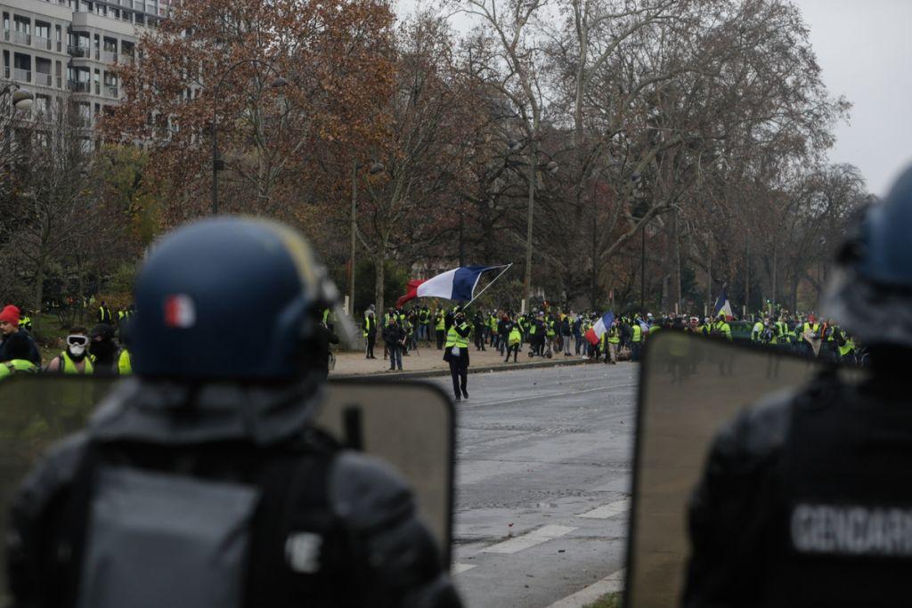 Γαλλία: Τα μέτρα της κυβέρνησης για να κατευνάσει τα «κίτρινα γιλέκα»