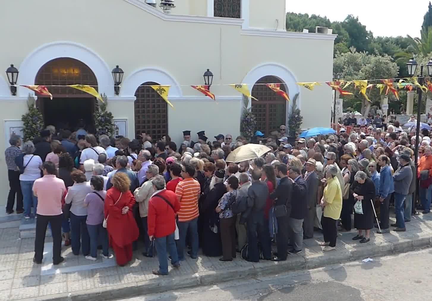 Ουρές πιστών για το προσκύνημα των ιερών λειψάνων της Αγίας Βαρβάρας