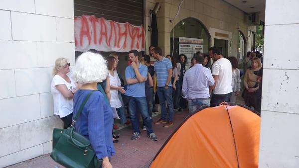 Σε κατάληψη από απολυμένους υπαλλήλους τα γραφεία του ΟΑΕΕ