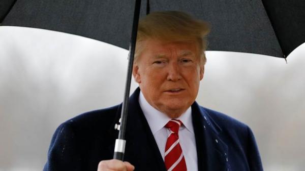 Ο Τραμπ πιέζει την Fed να μην αυξήσει ξανά τα επιτόκια