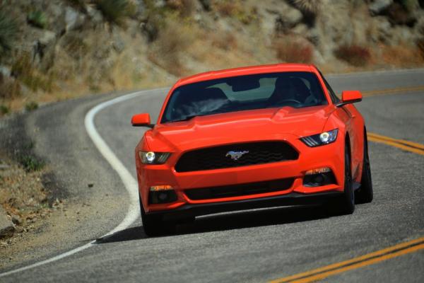 Επιταχύνοντας από 0-100 χλμ./ώρα με την Ford Mustang V8 σε ευρωπαϊκό έδαφος
