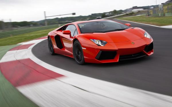 Lamborghini Aventador LP 700-4