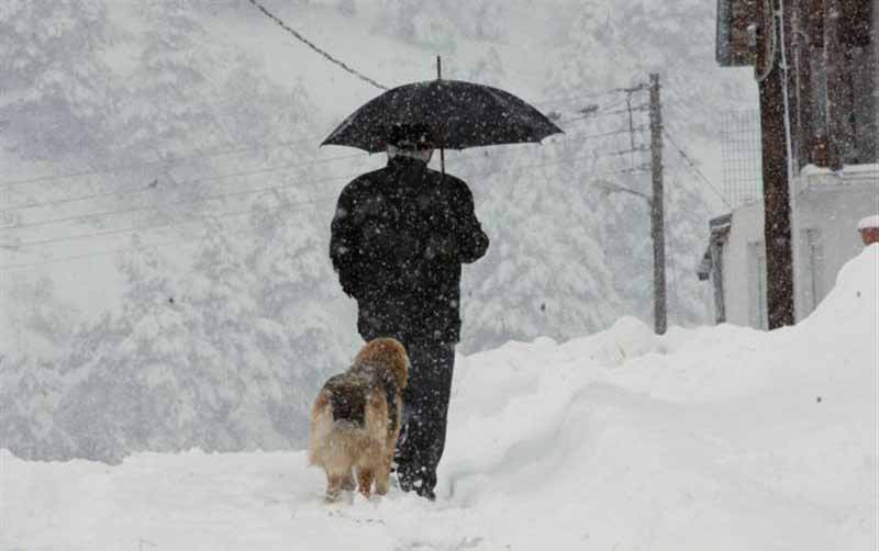 Ταλαιπωρία και χάος στα προάστια λόγω της κακοκαιρίας