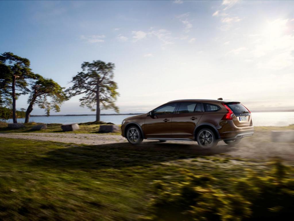 Volvo V60 Cross Country 2015