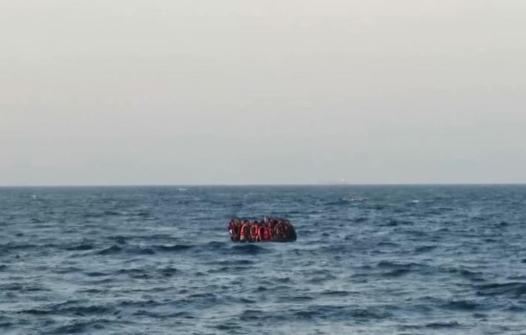 Διάσωση προσφύγων σε παραλία της Λέσβου