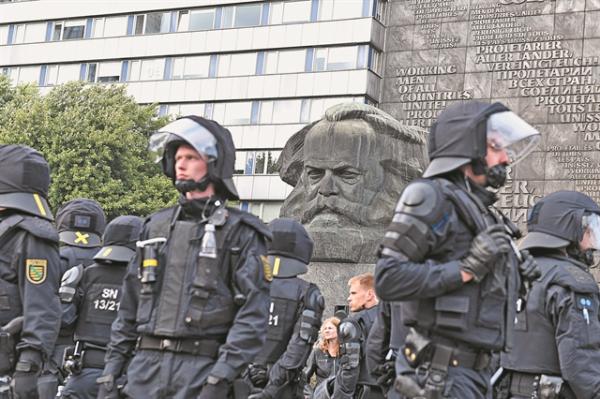 Η δημοκρατία σε κίνδυνο