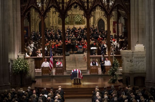 Οι ΗΠΑ αποχαιρέτισαν τον Τζορτζ Μπους