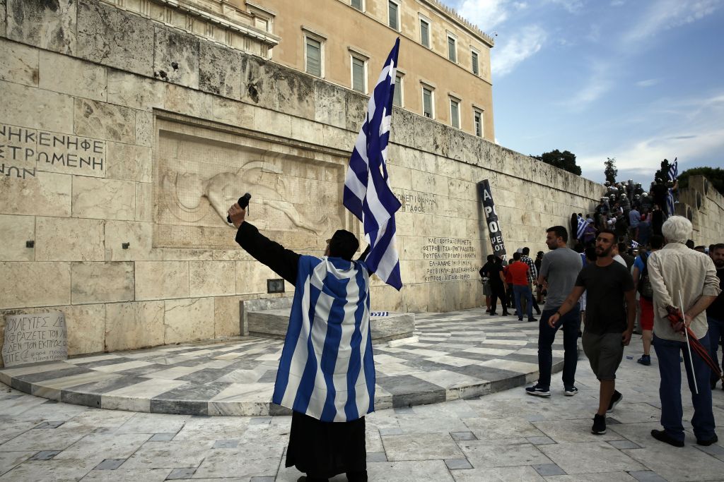 Σε τεντωμένο σχοινί η συμφωνία των Πρεσπών - Γιατί κινδυνεύει η Ελλάδα στο μέλλον
