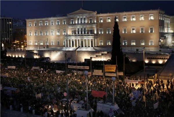 Χιλιάδες πολίτες «ενάντια στους εκβιασμούς των δανειστών»