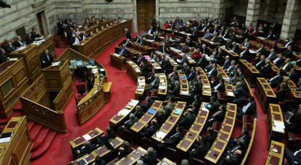 Κόντρα ΠΑΣΟΚ- ΣΥΡΙΖΑ για την υπόθεση της λίστας Λαγκάρντ