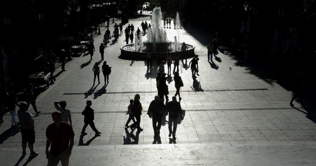 ΙΟΒΕ : Μετά βίας τα βγάζει πέρα το 57% των Ελλήνων