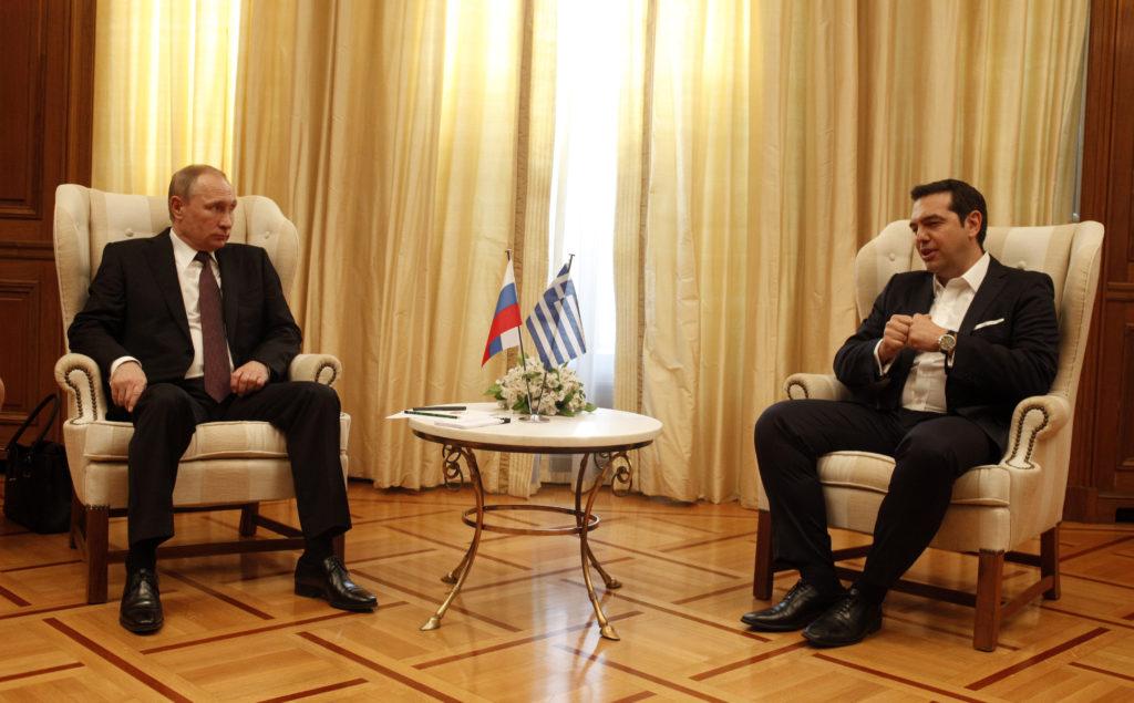 Στην Μόσχα ο πρωθυπουργός – Συναντήσεις με Πούτιν και Μεντβέντεφ