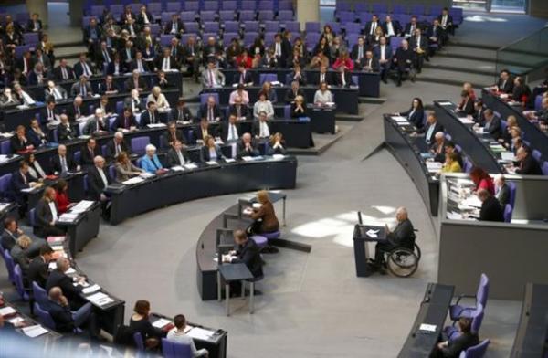 Σόιμπλε: Δίνουμε χρόνο και όχι χρήμα στην Ελλάδα