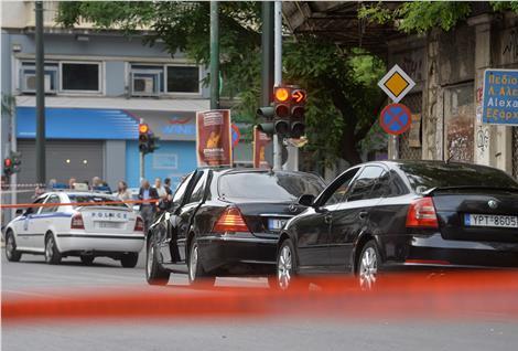 Εξερράγη παγιδευμένος φάκελος στο αυτοκίνητο που επέβαινε ο Λ.Παπαδήμος