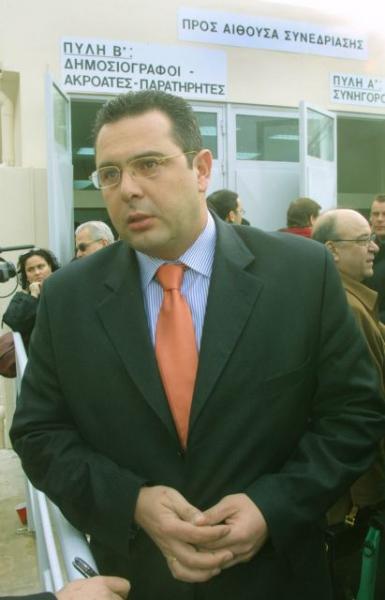 Το βιβλίο του Καμμένου για την τρομοκρατία