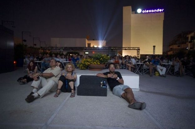 Η μαγεία της μεγάλης οθόνης στις γειτονιές της Αθήνας