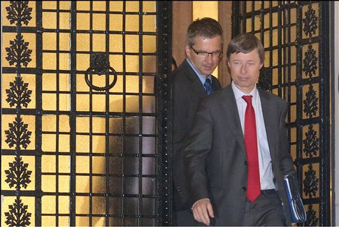 Κρίσιμες επαφές τη Δευτέρα με την τρόικα για κινητικότητα και φόρο ακινήτων