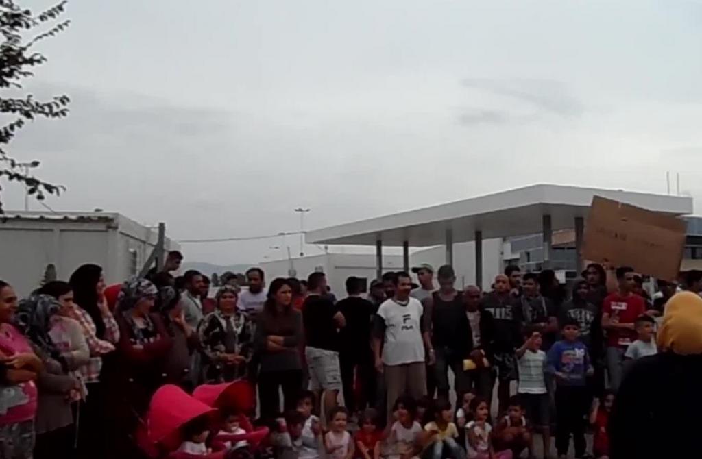 Διαμαρτυρία προσφύγων στο κέντρο φιλοξενίας των Τρικάλων