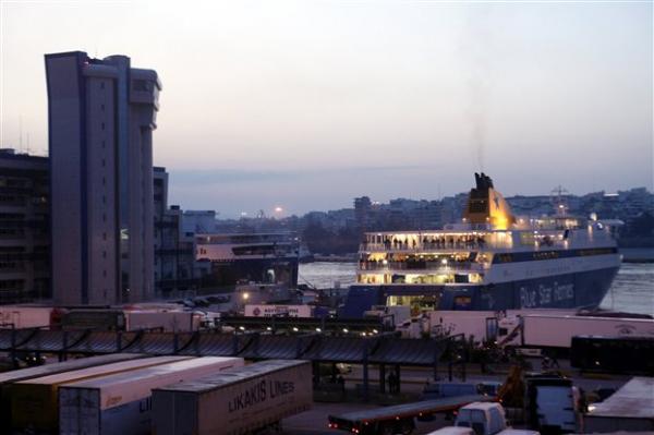 Σε ισχύ η επιστράτευση των ναυτεργατών