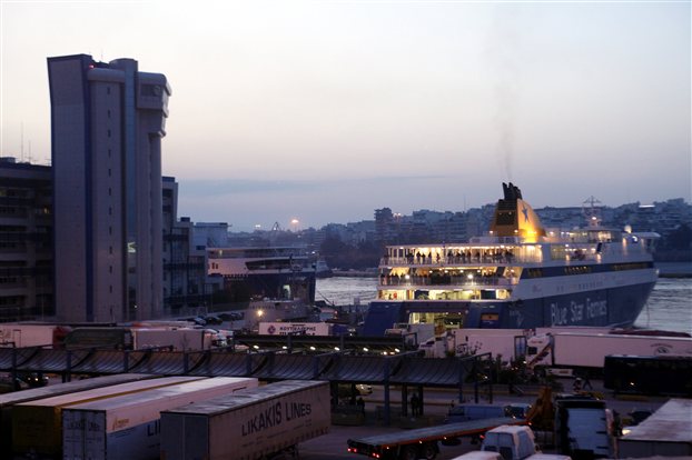 Σε ισχύ η επιστράτευση των ναυτεργατών