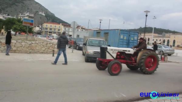 Άργος: Απεργιακή πορεία εργατικών σωματείων και αγροτών με τρακτέρ