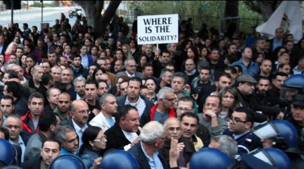 Ψήφισε η κυπριακή Βουλή τα νομοσχέδια για την αντιμετώπιση της κρίσης