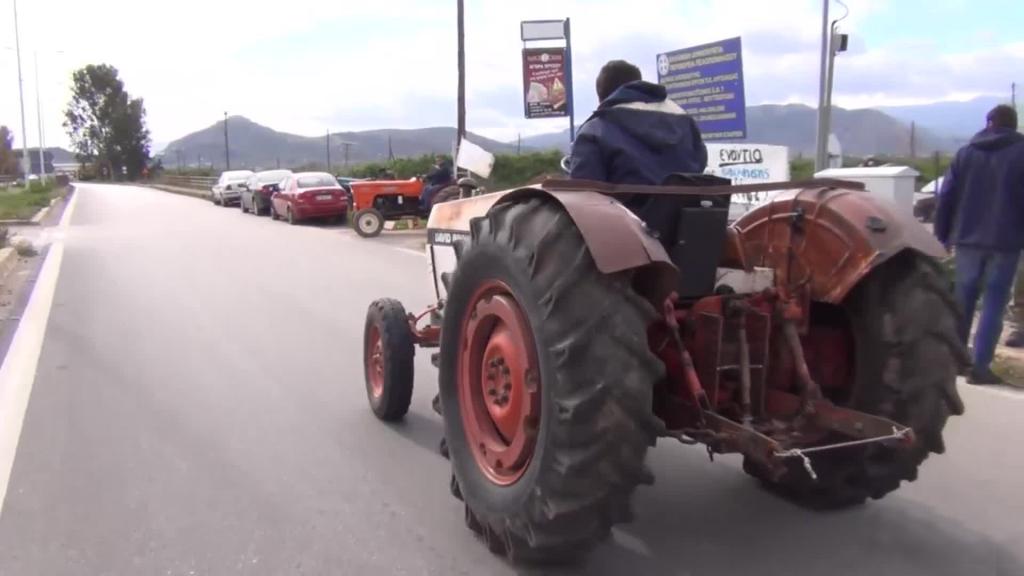 Δίωρο συμβολικό αποκλεισμό πραγματοποίησαν οι αγρότες στην Αργολίδα και στα Τέμπη