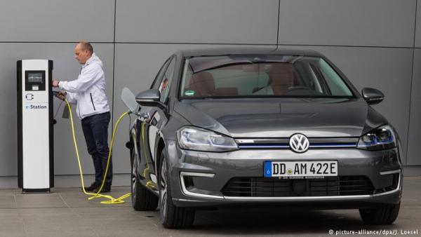 100.000 θέσεις εργασίας «απειλεί» η ηλεκτροκίνηση