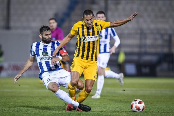 Νοκ άουτ Ντιγκινί και Μαρτίνες