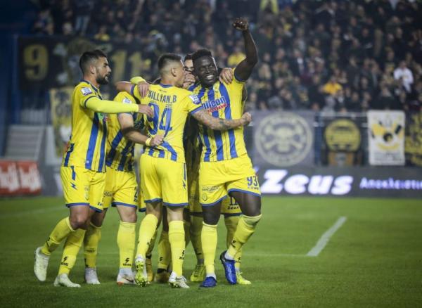 Live: Όλη η δράση στα γήπεδα