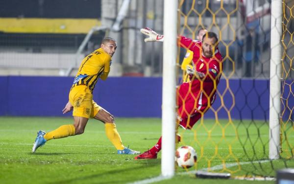 Ισοφάρισε ο Άρης με γκολάρα του Ντιγκινί, ξανά προβάδισμα με Λουσέρο ο Παναιτωλικός (vids)