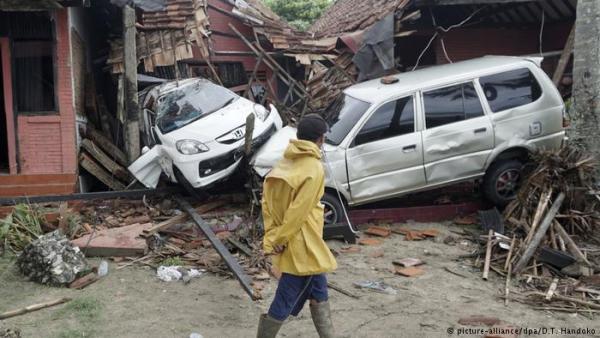 «Έτρεχα για να σωθώ από τα τεράστια κύματα»