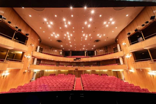 «Οι μελωδίες των Χριστουγέννων» στο ανακαινισμένο Θέατρο Ολύμπια