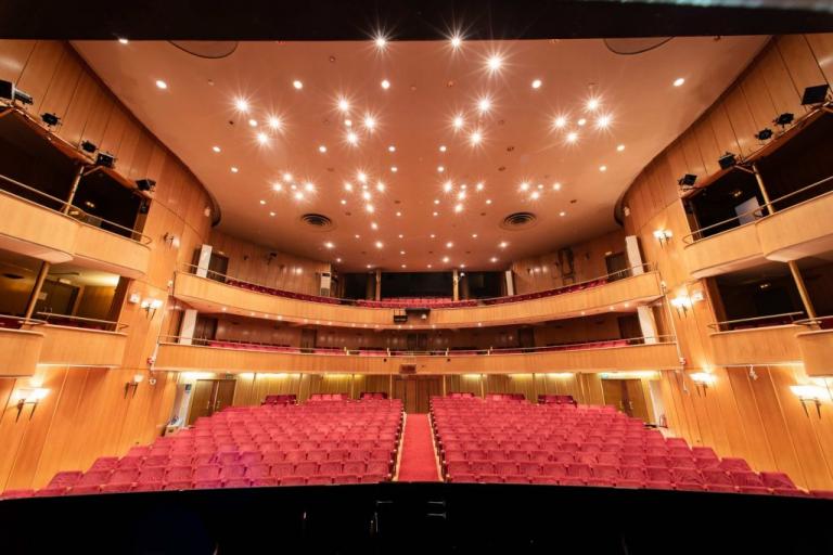 «Οι μελωδίες των Χριστουγέννων» στο ανακαινισμένο Θέατρο Ολύμπια