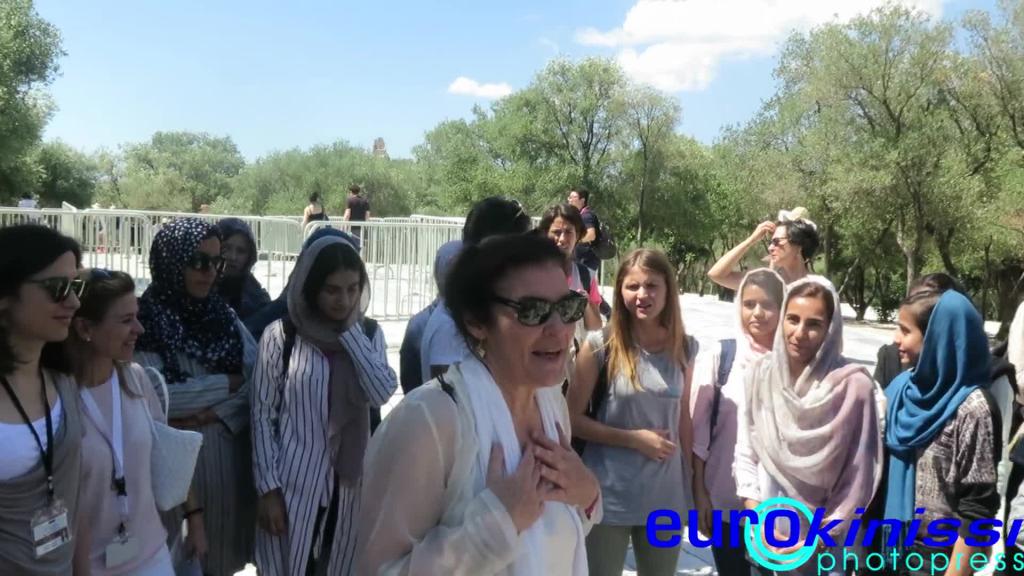 Η Λ.Κονιόρδου ξενάγησε πρόσφυγες στην Ακρόπολη