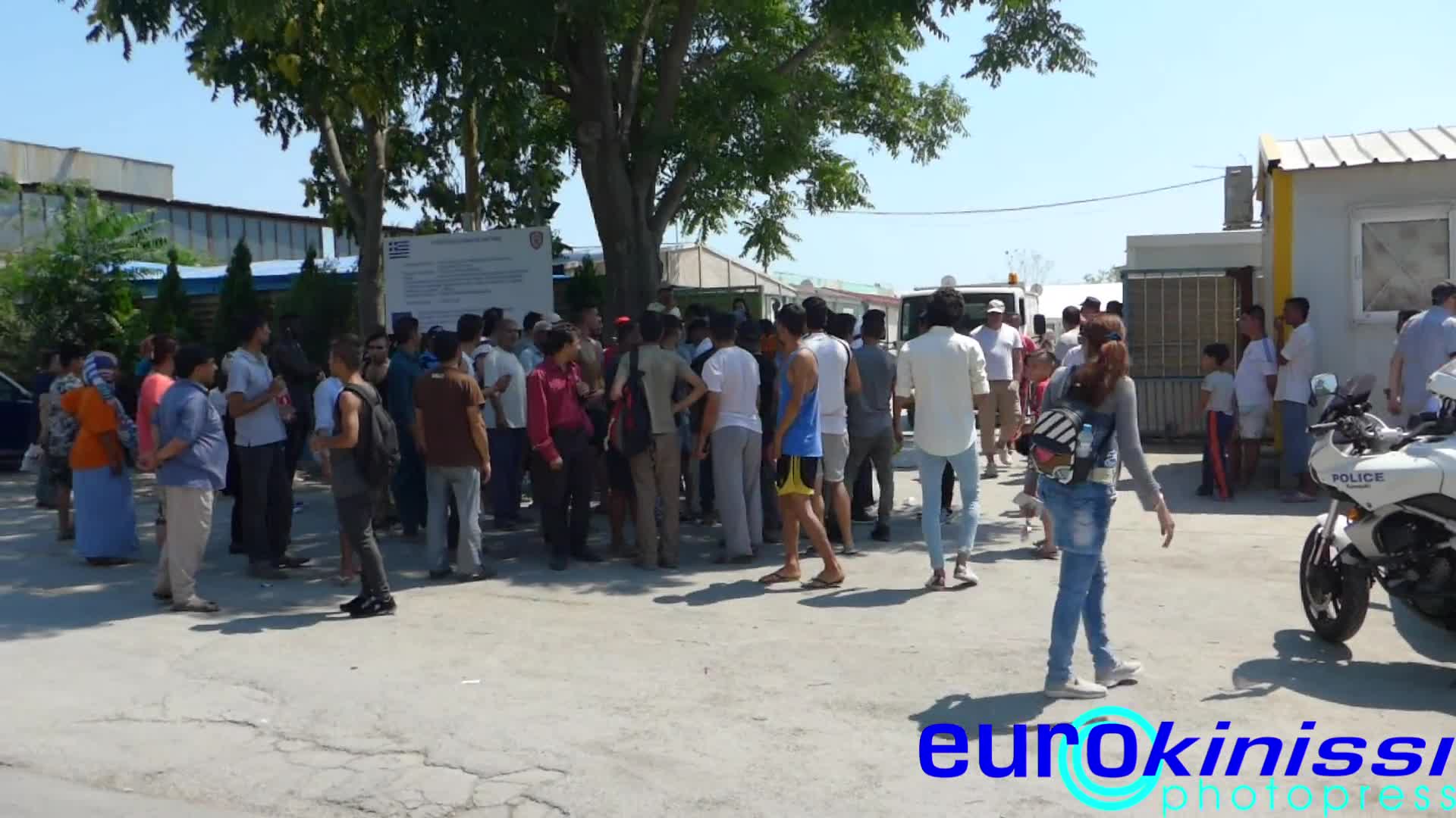 Διαμαρτυρία προσφύγων και μεταναστών που διαμένουν στη δομή φιλοξενίας του Ελαιώνα