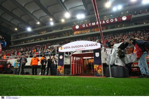 Ο Ολυμπιακός στους «16» με έναν Κάρολ… σέξι, τέλος το «ταξίδι» για ΠΑΟΚ