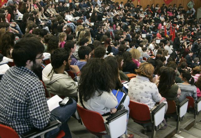 Η Ελλάδα «στερεύει» από φοιτητές