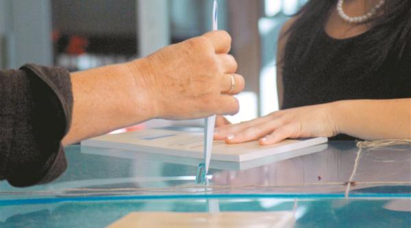 Προβάδισμα στη ΝΔ έναντι του ΣΥΡΙΖΑ δείχνουν νέες δημοσκοπήσεις