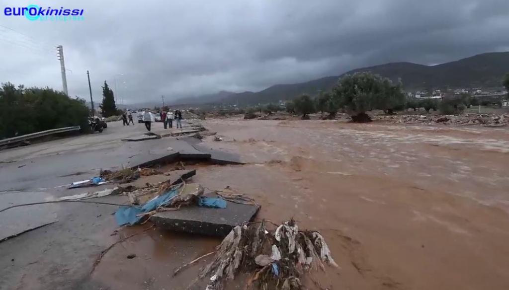 Καταστροφικές πλημμύρες στη Νέα Πέραμο Αττικής