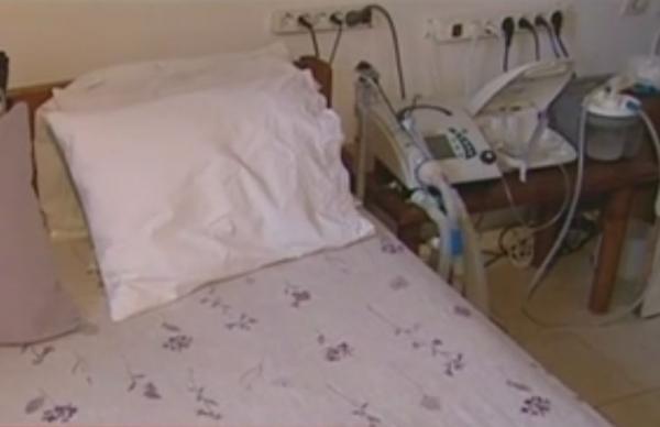 Καταγγέλλουν θάνατο τετραπληγικής γυναίκας μόλις η ΔΕΗ έκοψε το ρεύμα