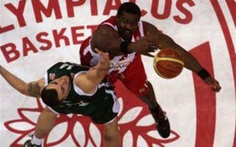 Νίκησε και ισοφάρισε ο Ολυμπιακός, 79-72 τον Παναθηναϊκό
