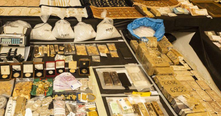 Κύκλωμα λαθρεμπορίας χρυσού: Απολογούνται 18 κατηγορούμενοι
