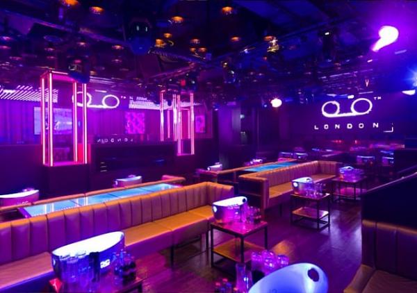 «Παίκτες της Άρσεναλ εισέπνευσαν αέριο γέλιου σε τρελό πάρτι με 70 γυναίκες» [εικόνες]