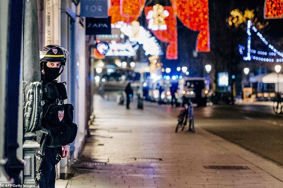 Στρασβούργο : Άφαντος ο δράστης της επίθεσης – Τρεις νεκροί