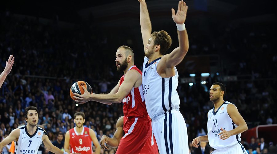 Ευρωλίγκα: Εφές – Ολυμπιακός 74-73