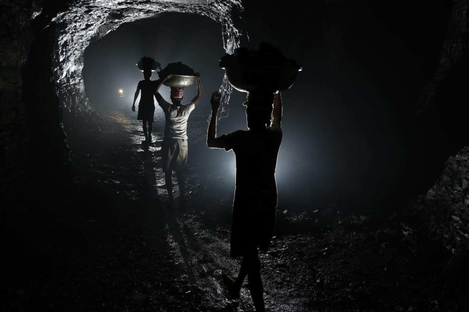 Ινδία: 13 εργάτες εγκλωβίστηκαν σε ανθρακωρυχείο