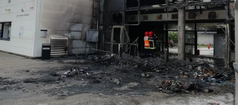 Καζάνι που βράζει η Γαλλία – Συνεχίζονται τα επεισόδια στα Λύκεια