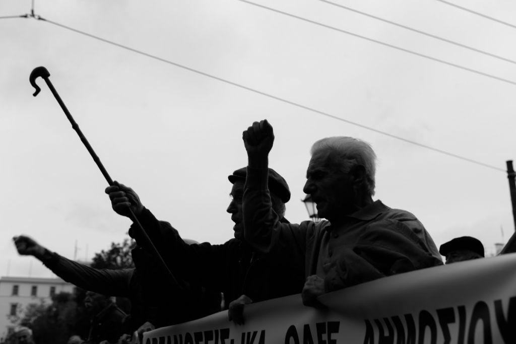 Συντάξεις : Ποιοι χάνουν, ποιοι κερδίζουν τη νέα χρονιά