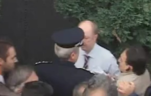 Συνδικαλιστές στην Θεσσαλονίκη προπηλάκισαν τον Γερμανό πρόξενο